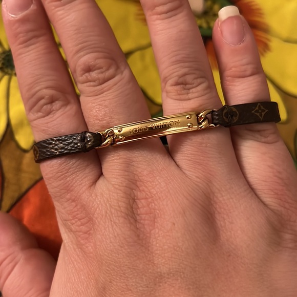 Louis Vuitton Plaque Monogram Bracelet - Picture 2 of 9